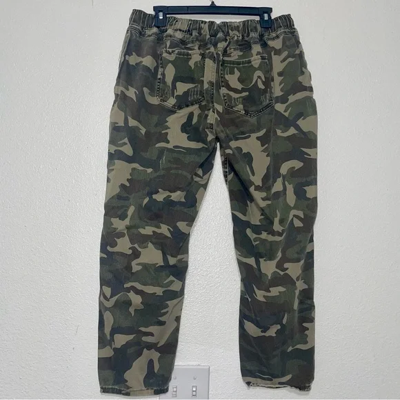 📌SOLD📌 Cato | Stretchy Camo Cargo Pants - Picture 5 of 7